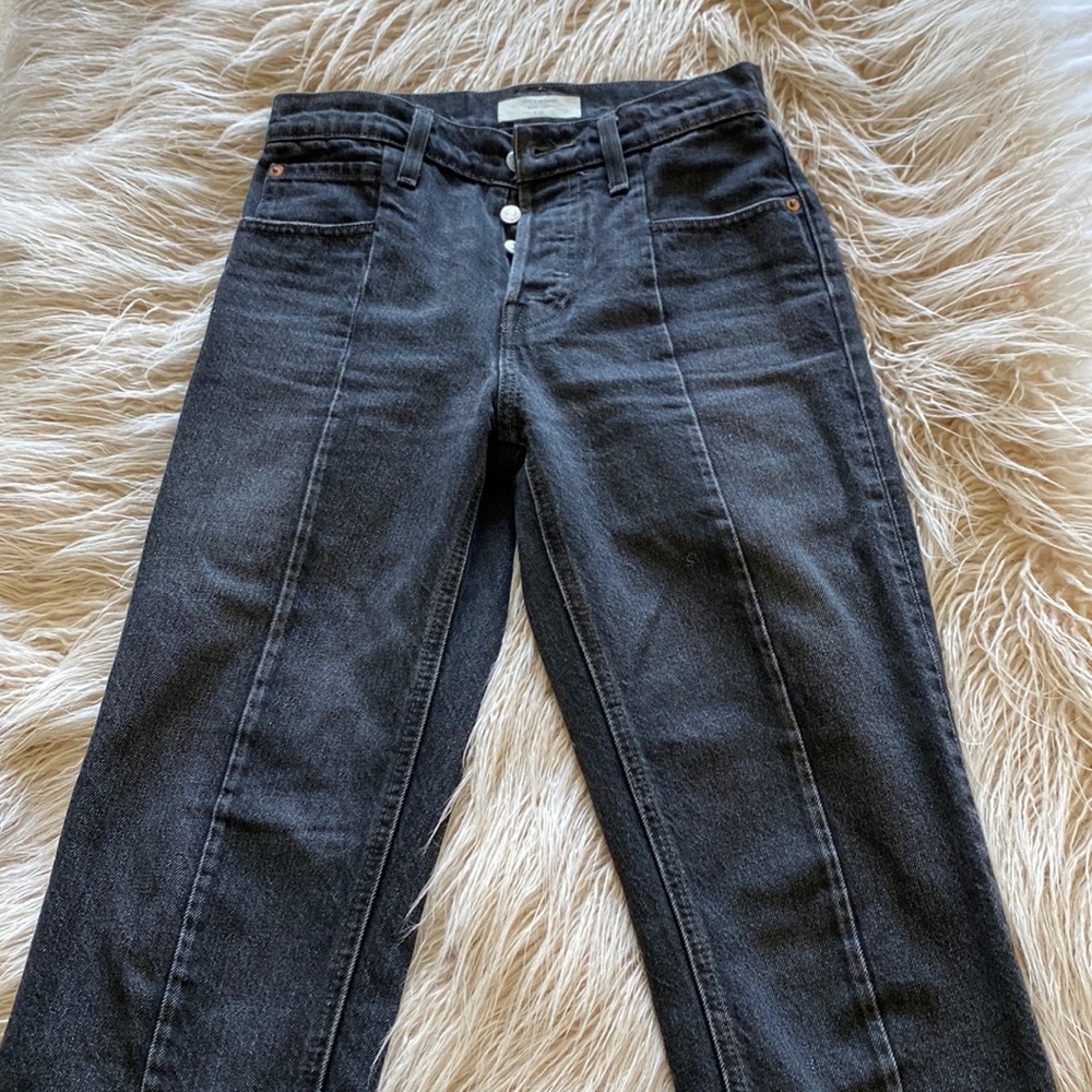 Levi’s straight leg size 25 black denim!